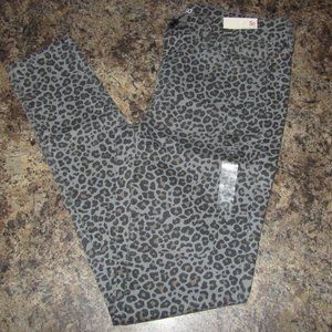 Juniors SO Low-rise Leopard Favorite Jeggings Size 9 NWT-$40.00